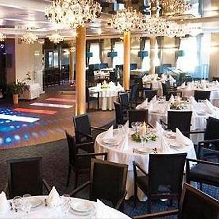 Hotel Senator Збоншинь Экстерьер фото