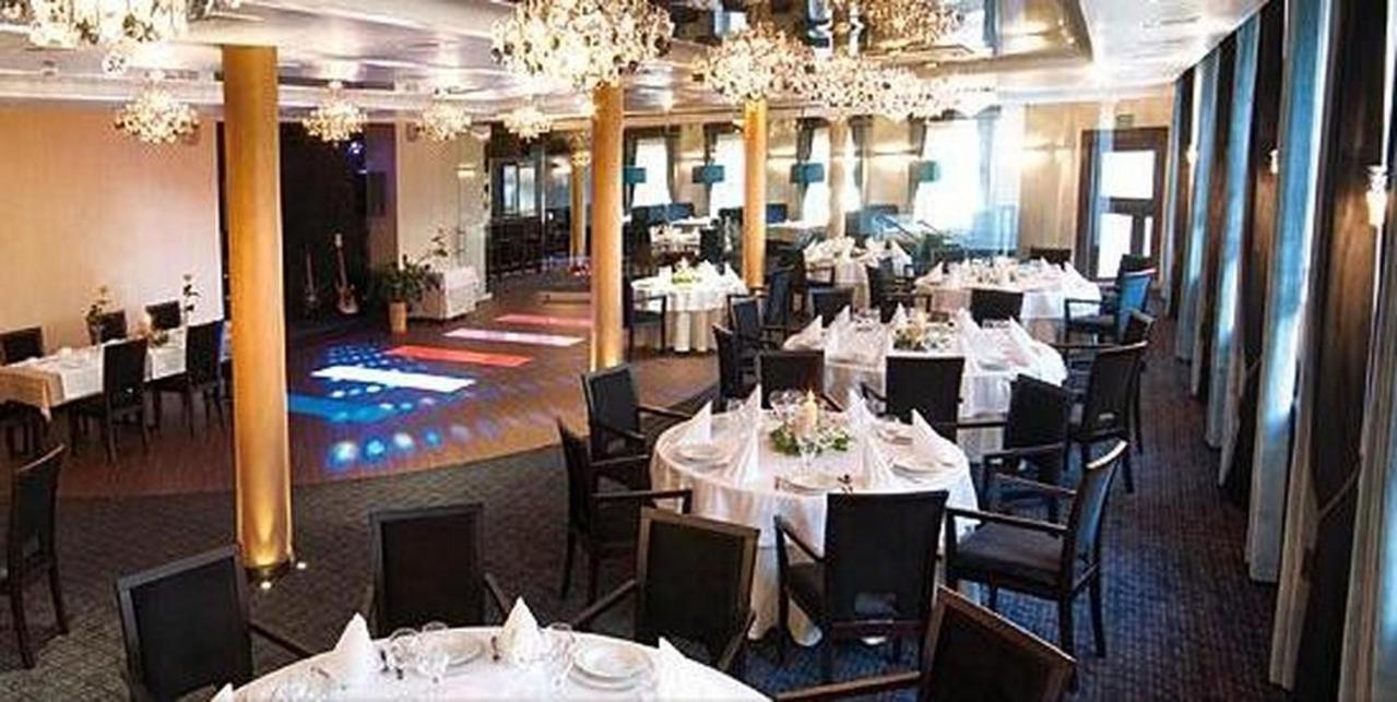 Hotel Senator Збоншинь Экстерьер фото