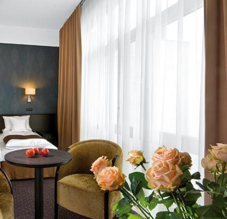 Hotel Senator Збоншинь Экстерьер фото