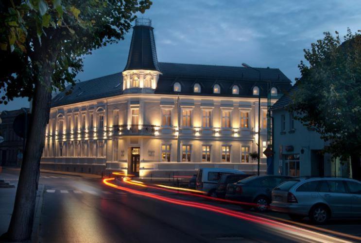 Hotel Senator Збоншинь Экстерьер фото