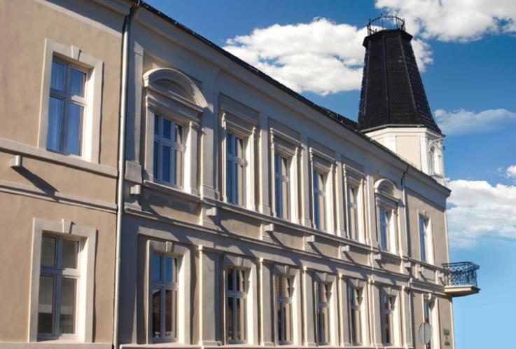 Hotel Senator Збоншинь Экстерьер фото