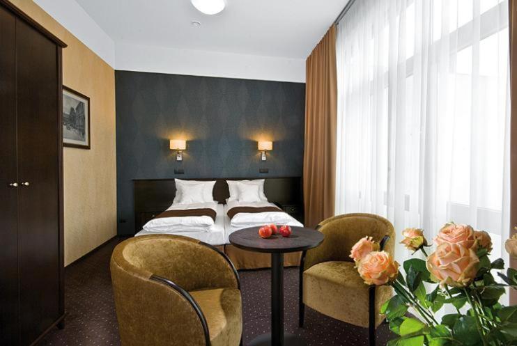 Hotel Senator Збоншинь Экстерьер фото