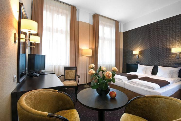 Hotel Senator Збоншинь Экстерьер фото